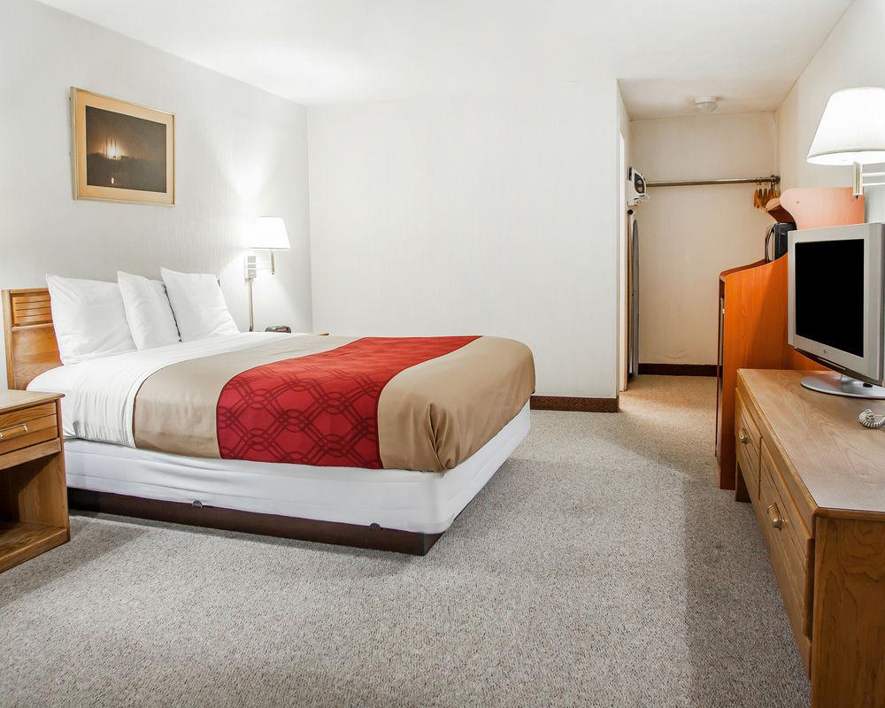 Red Roof Inn Страудсбърг Екстериор снимка