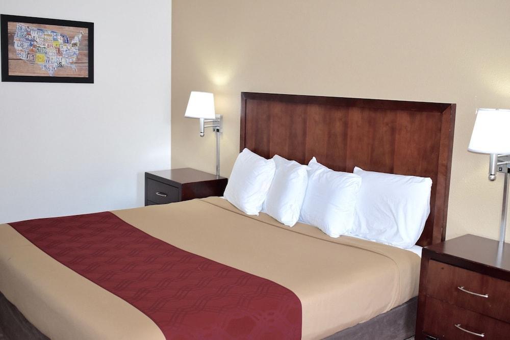 Red Roof Inn Страудсбърг Екстериор снимка