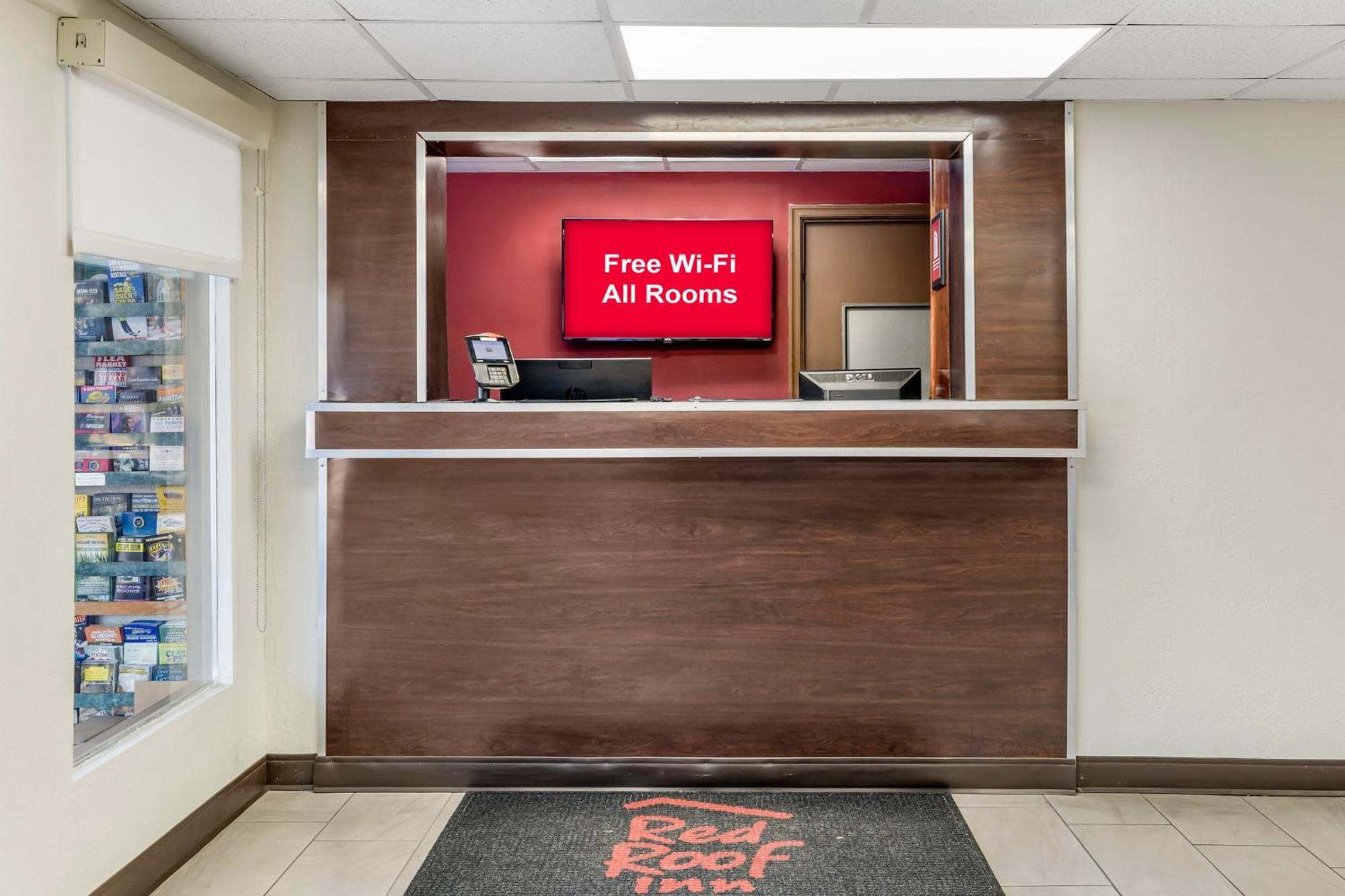 Red Roof Inn Страудсбърг Екстериор снимка